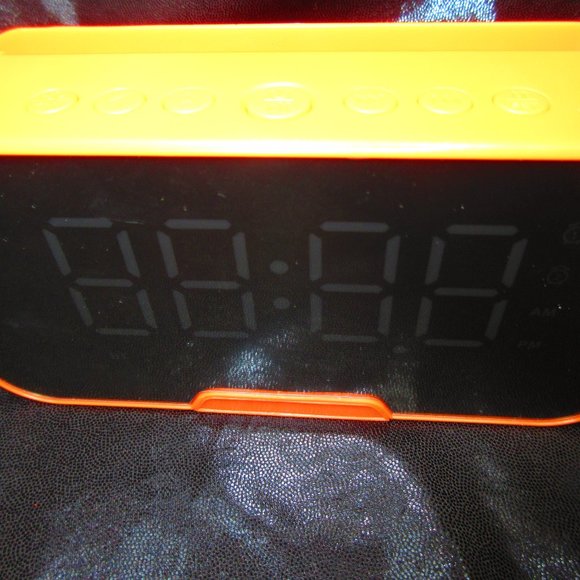 Retro Boom Box Bluetooth Speaker and Alarm Clock Nick Box EXCLUSIVE Summer 2021 - Picture 3 of 7